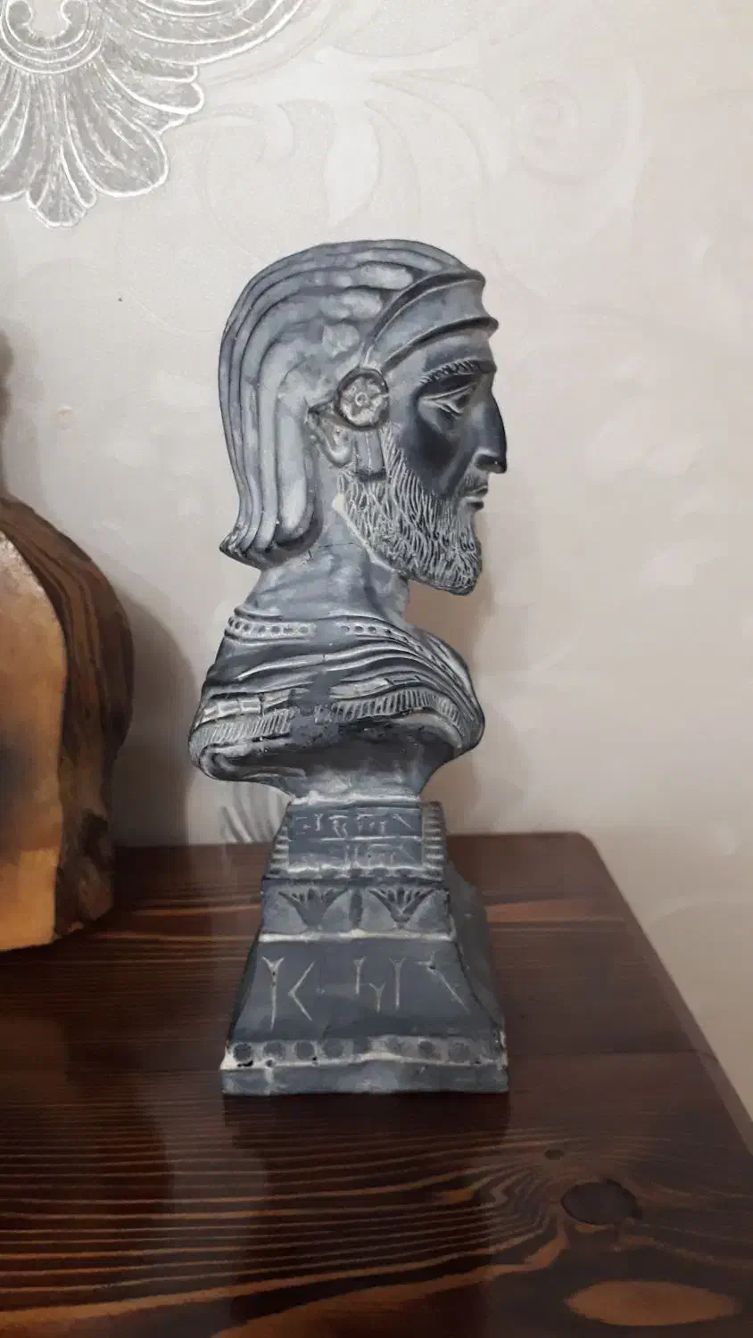 سردیس کوروش بزرگ. کاملا نونو|مجسمه، تندیس، ماکت|یزد, |دیوار