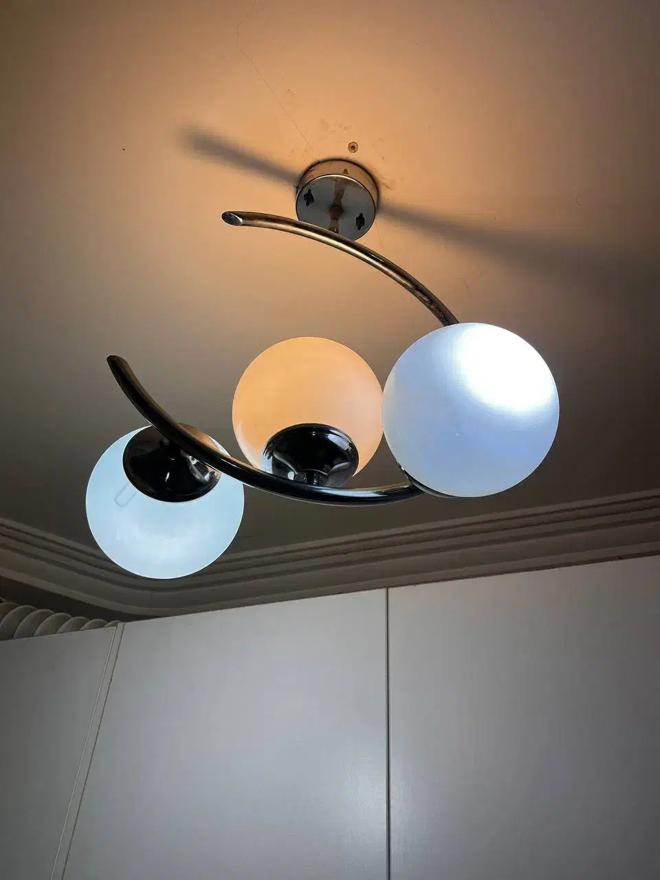 لوستر|لوستر و چراغ آویز|صومعهسرا, |دیوار