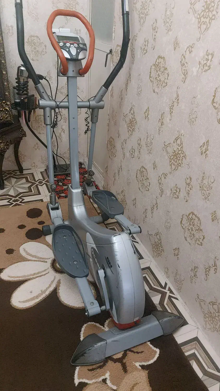 الپتیکال حرفه ای باشگاهی|تجهیزات ورزشی|بروجرد, |دیوار