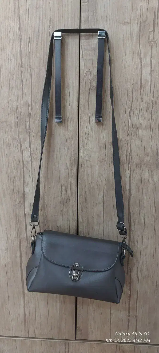 کیفها در حد نو|کیف، کفش، کمربند|جوانرود, |دیوار