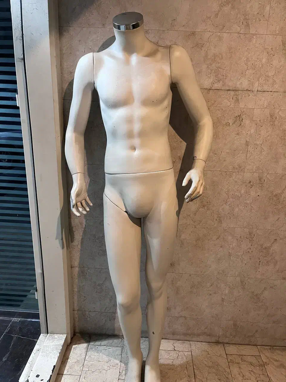 مانکن|فروشگاه و مغازه|لاهیجان, انقلاب|دیوار