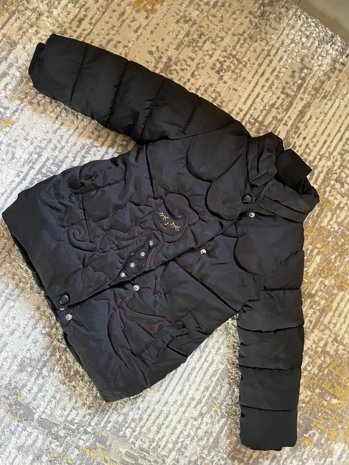 کاپشن دخترانه|لباس|رشت, پیرکلاچای|دیوار