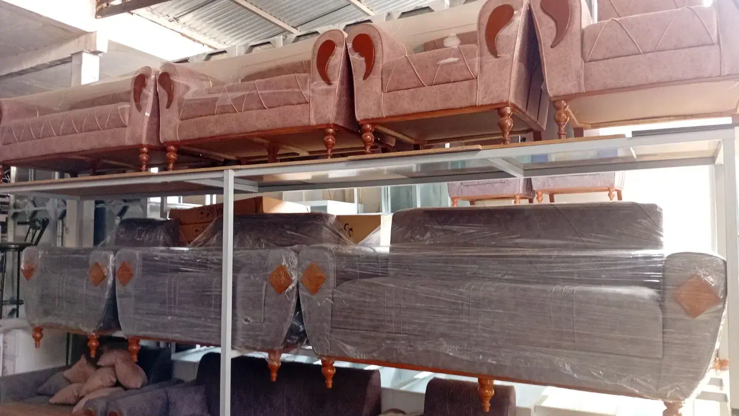 مبل راحتی(نو)|مبلمان خانگی و میز عسلی|سبزوار, طبرسی (جعفرآباد)|دیوار