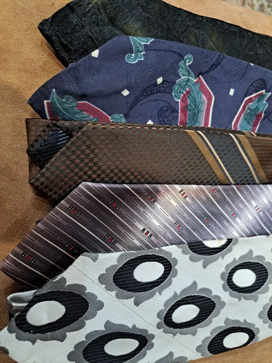 کروات خارجی|لباس|تهران, سردارجنگل|دیوار