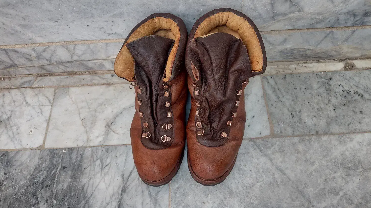 نیم بوت کوهنوردی|کیف، کفش، کمربند|محمدشهر, محمدشهر|دیوار