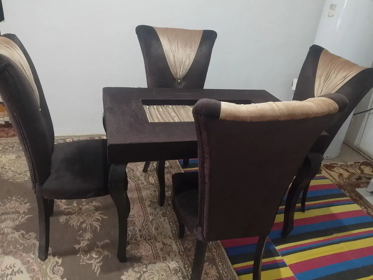 میز ناهار خوری و آینه دلاور فروش میرسد|میز و صندلی غذاخوری|تربتحیدریه, مورشک|دیوار