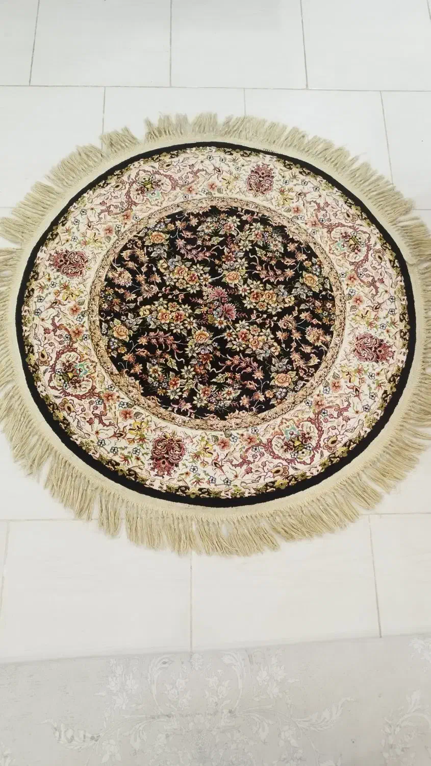 فرش گرد|فرش|رشت, سعدی (تختی)|دیوار