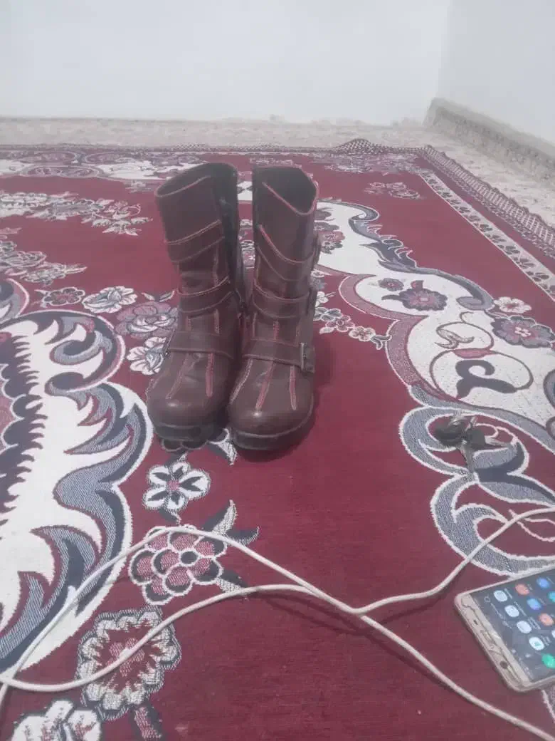 نیم بوت وپالتو|کیف، کفش، کمربند|نهاوند, |دیوار