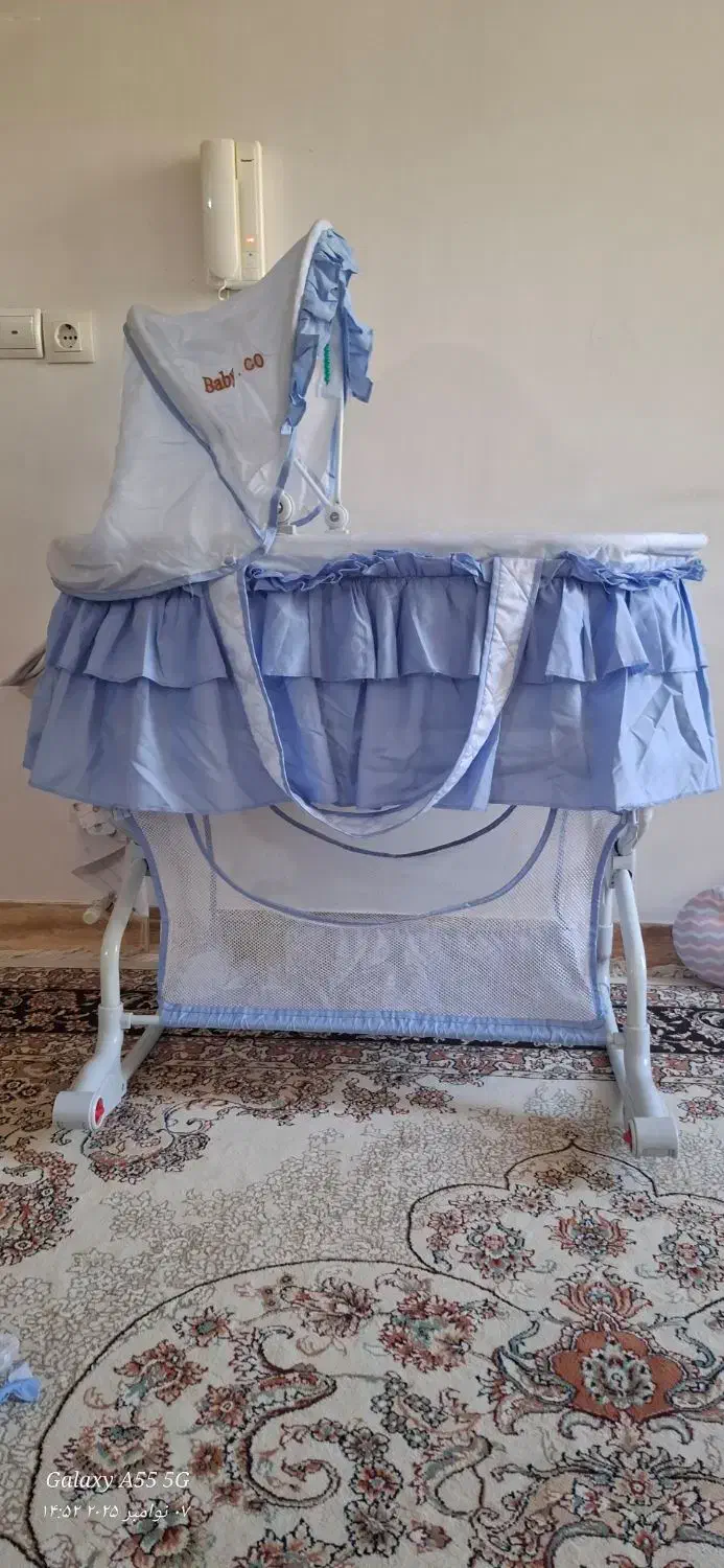 گهواره نوزادی معاوضه با چرخ خیاطی خانگی|اسباب و اثاث بچه|کرج, کمال‌شهر|دیوار