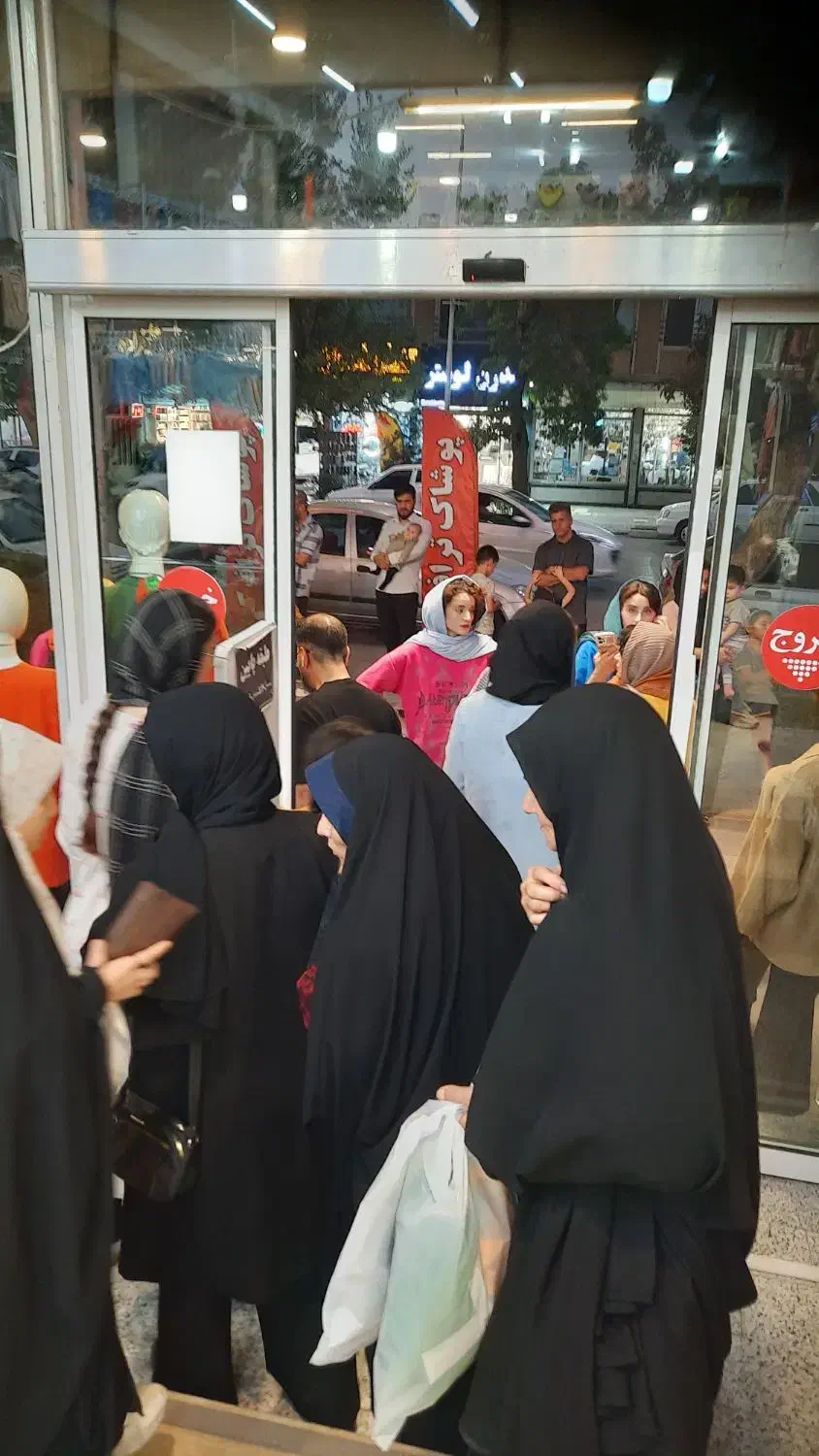 مانتو فقط ۱۹۹ تومن پنجشنبه در پوشاک ترافیک نیشابور|لباس|نیشابور, بنیاد شهید|دیوار