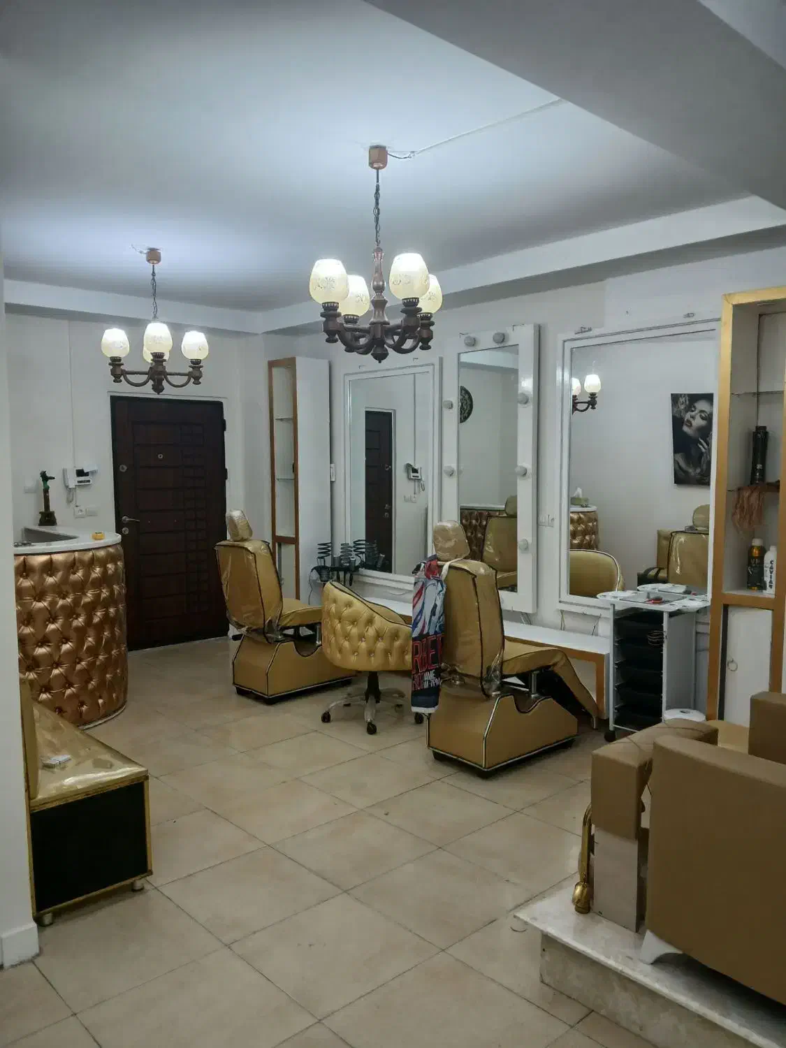 کاشت ناخن ۲۰۰،ترمیم ۱۵۰دربهترین لوکیشن|خدمات آرایشگری و زیبایی|کرج, گلشهر|دیوار