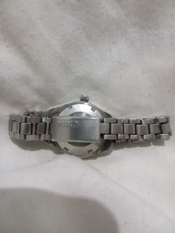 ساعت بسیارزیبا وقدیمی اصل|ساعت|هرسین, |دیوار