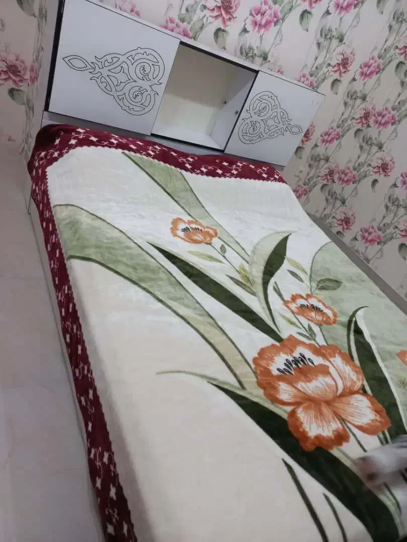 تخت خواب دو نفره سالم و بدون ایراد،نو، بدون تشک|تخت و سرویس خواب|مشگین شهر, |دیوار