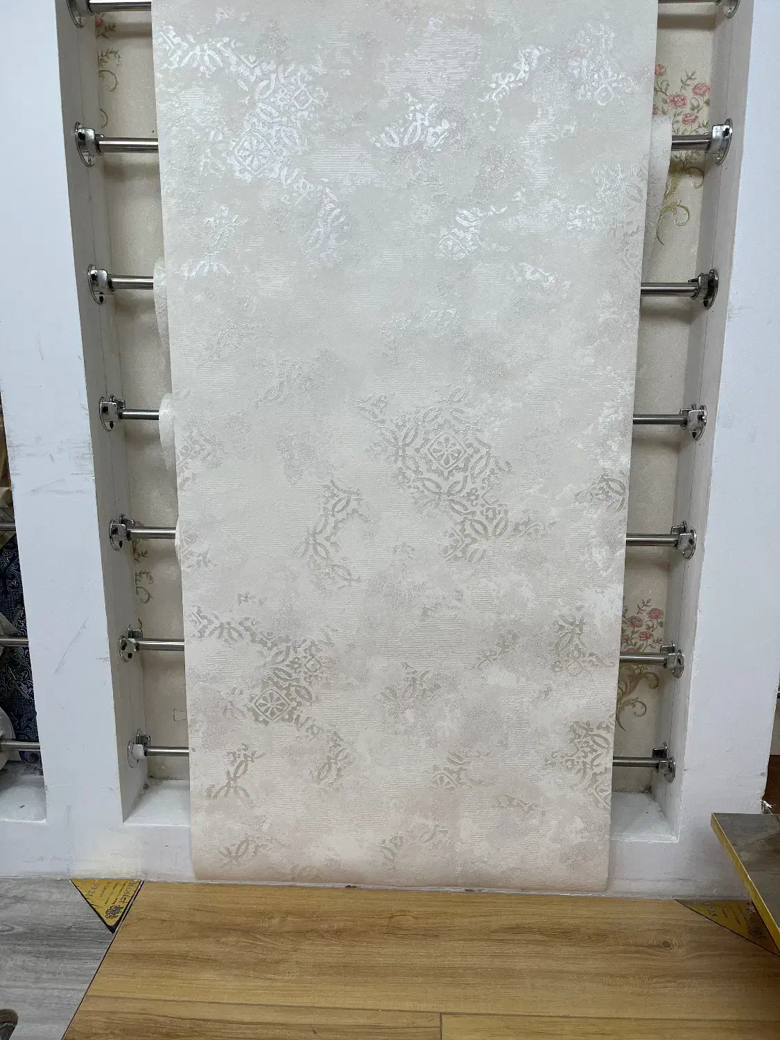 کاغذ دیواری و پارکت مستقیم و بدون واسطه از انبار|خدمات پیشه و مهارت|تبریز, |دیوار