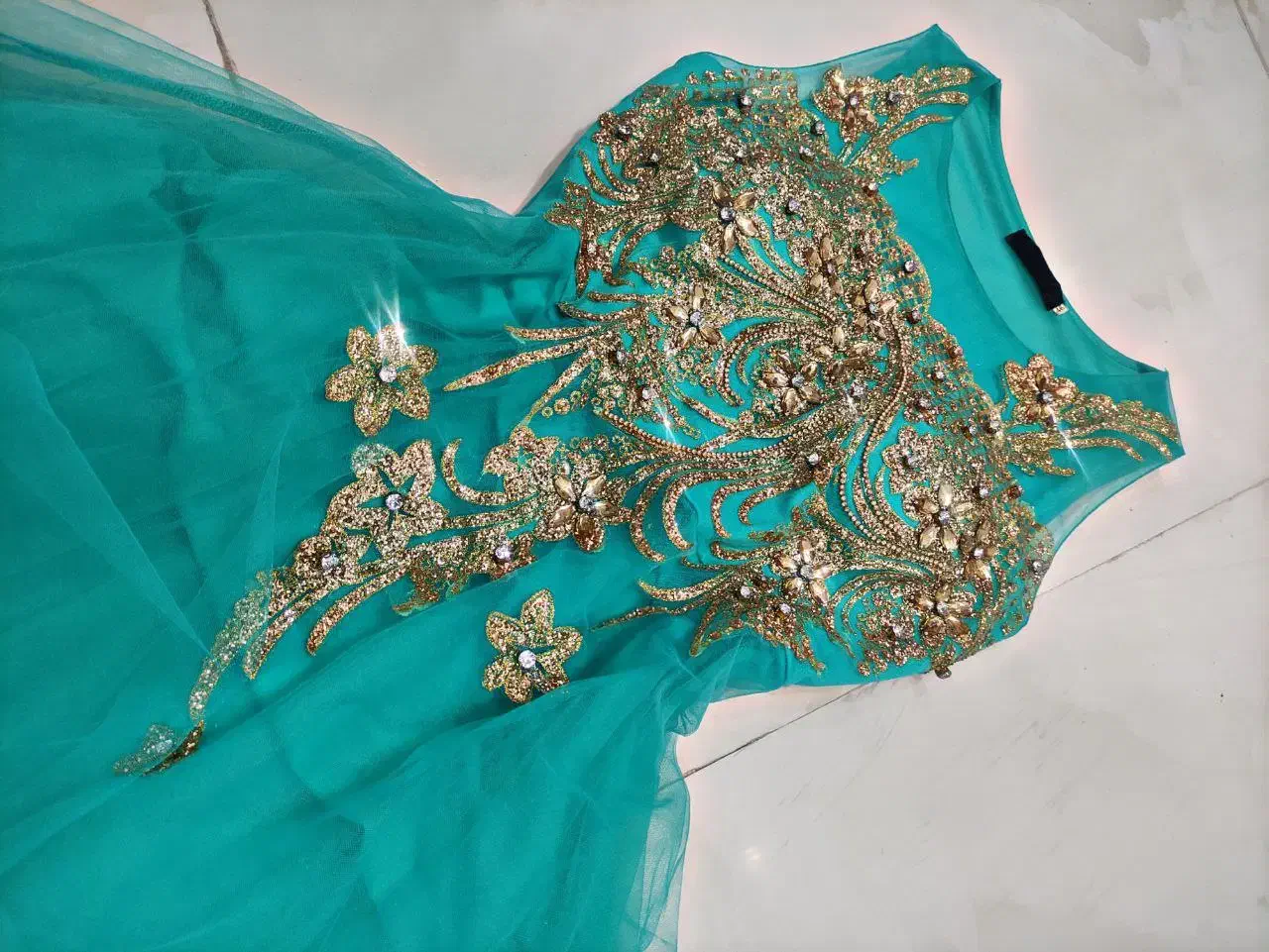 لباس مجلسی|لباس|دورود, |دیوار