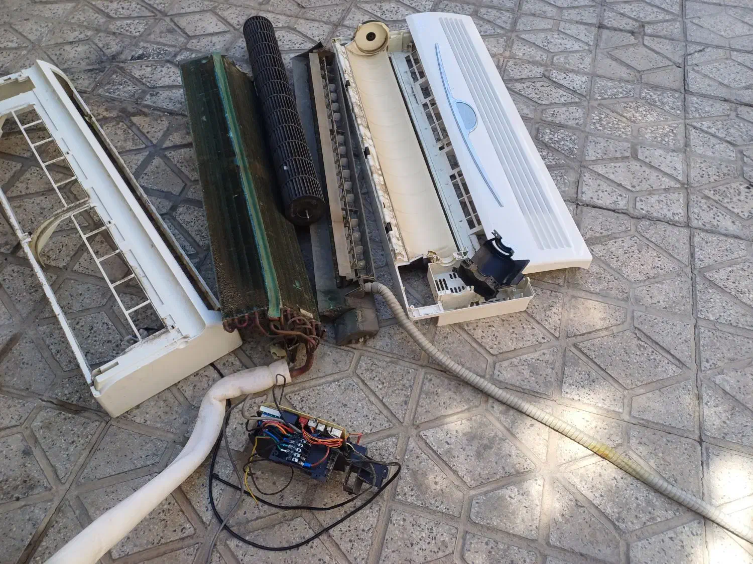 نصاب کولر گازی|خدمات پیشه و مهارت|بروجرد, |دیوار