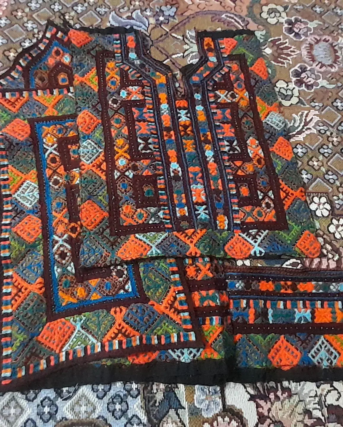 زی آستین دست دوز|لباس|فهرج, |دیوار