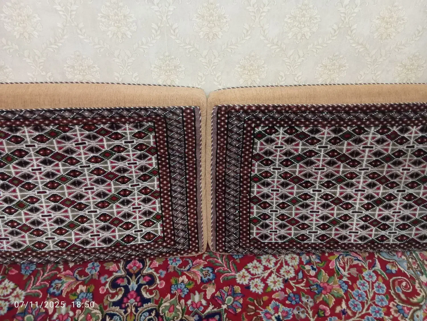 فرش 1.5در1 و پشتی دست باف|فرش|کرمان, |دیوار