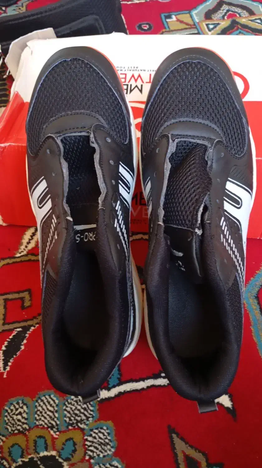 کتونی ورزشی و کمربند ورزشی|تجهیزات ورزشی|ازنا, |دیوار