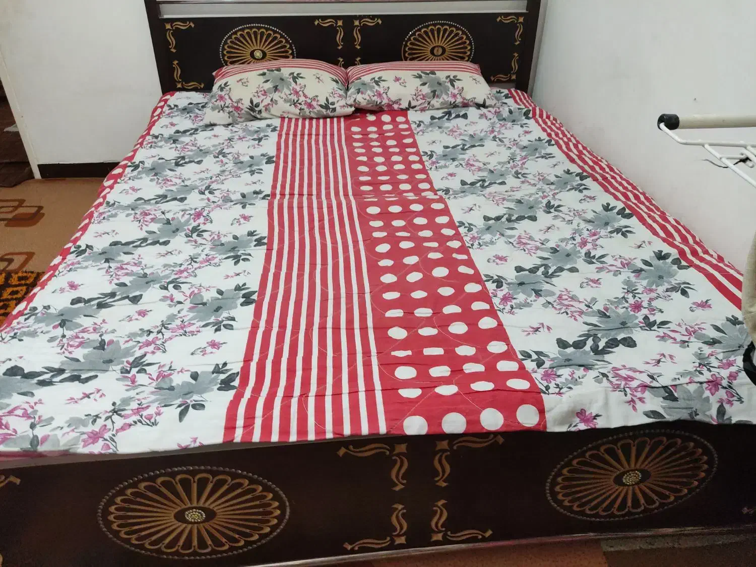 تخت خواب سالم به همراه کفی و تشک نو|تخت و سرویس خواب|شهریار, شهرک سازمانی ظفر|دیوار