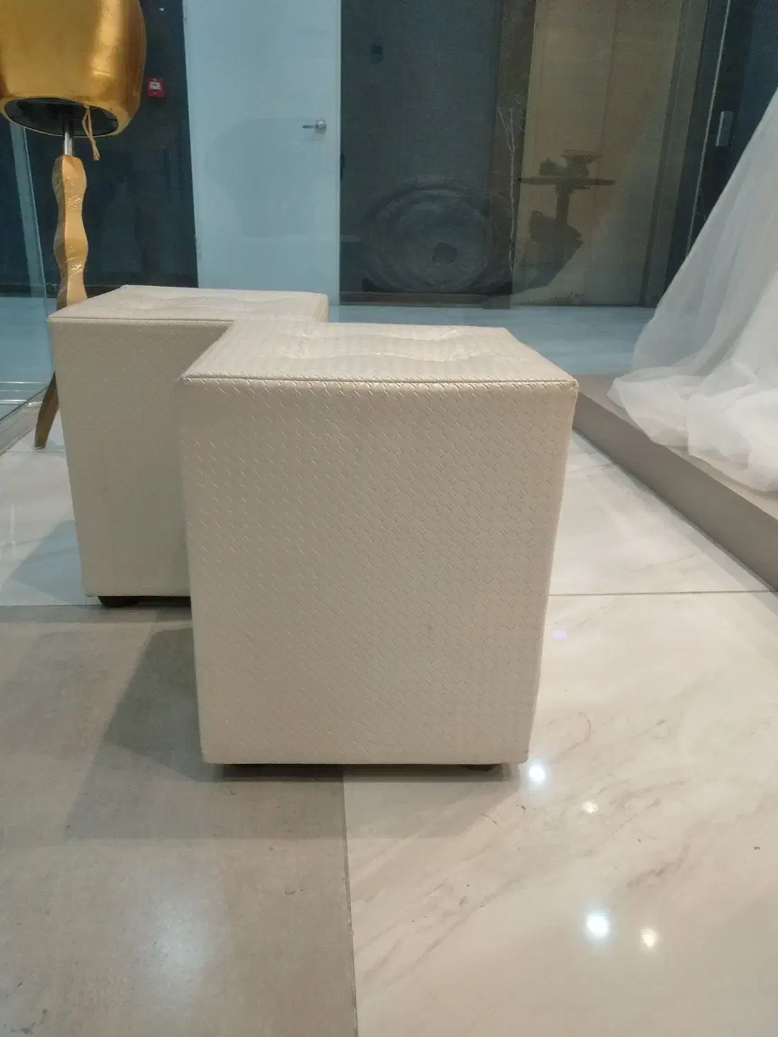 دو عدد پاف|صندلی و نیمکت|کرمان, |دیوار