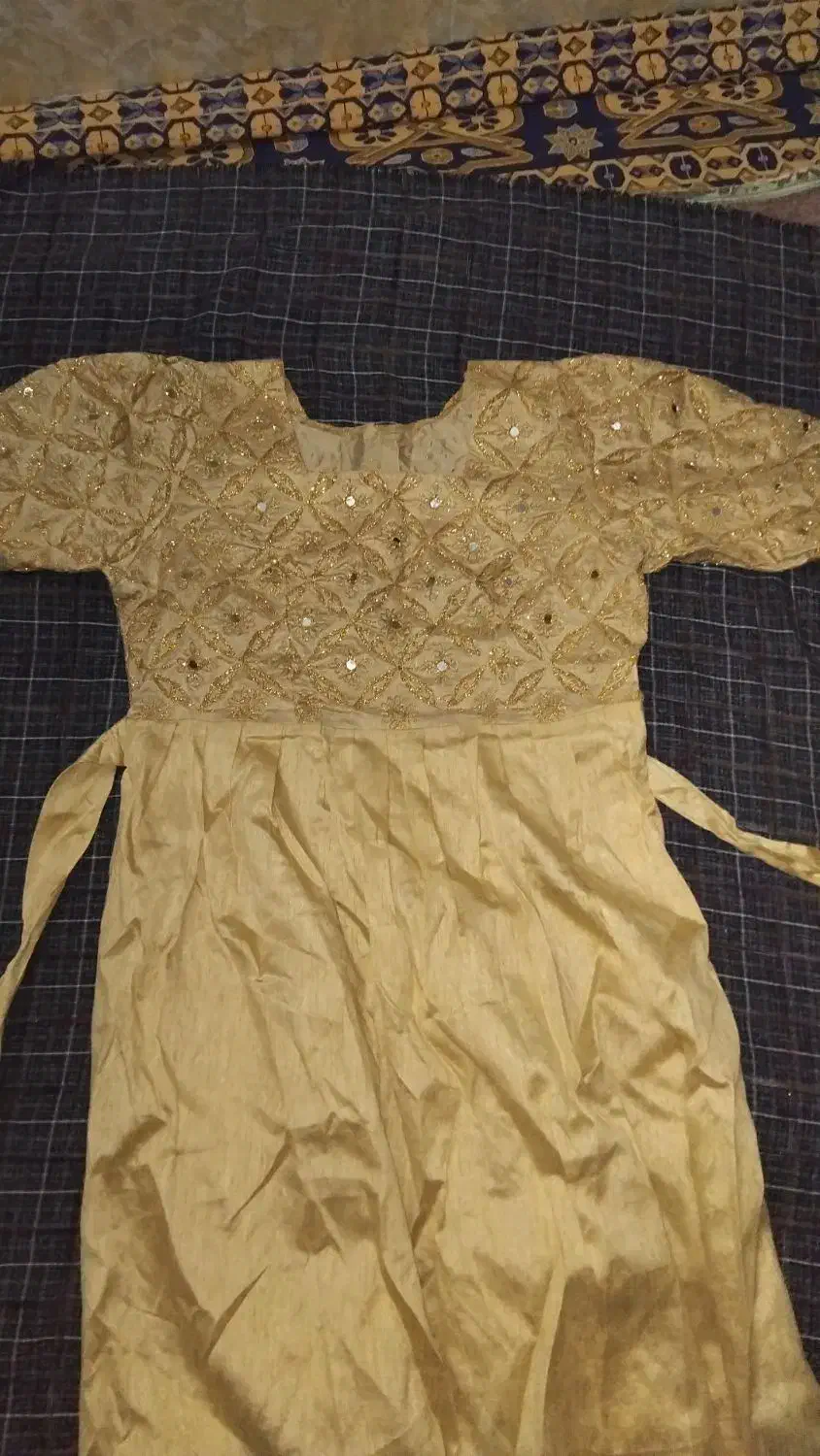 لباس مجلسی|لباس|یزد, |دیوار