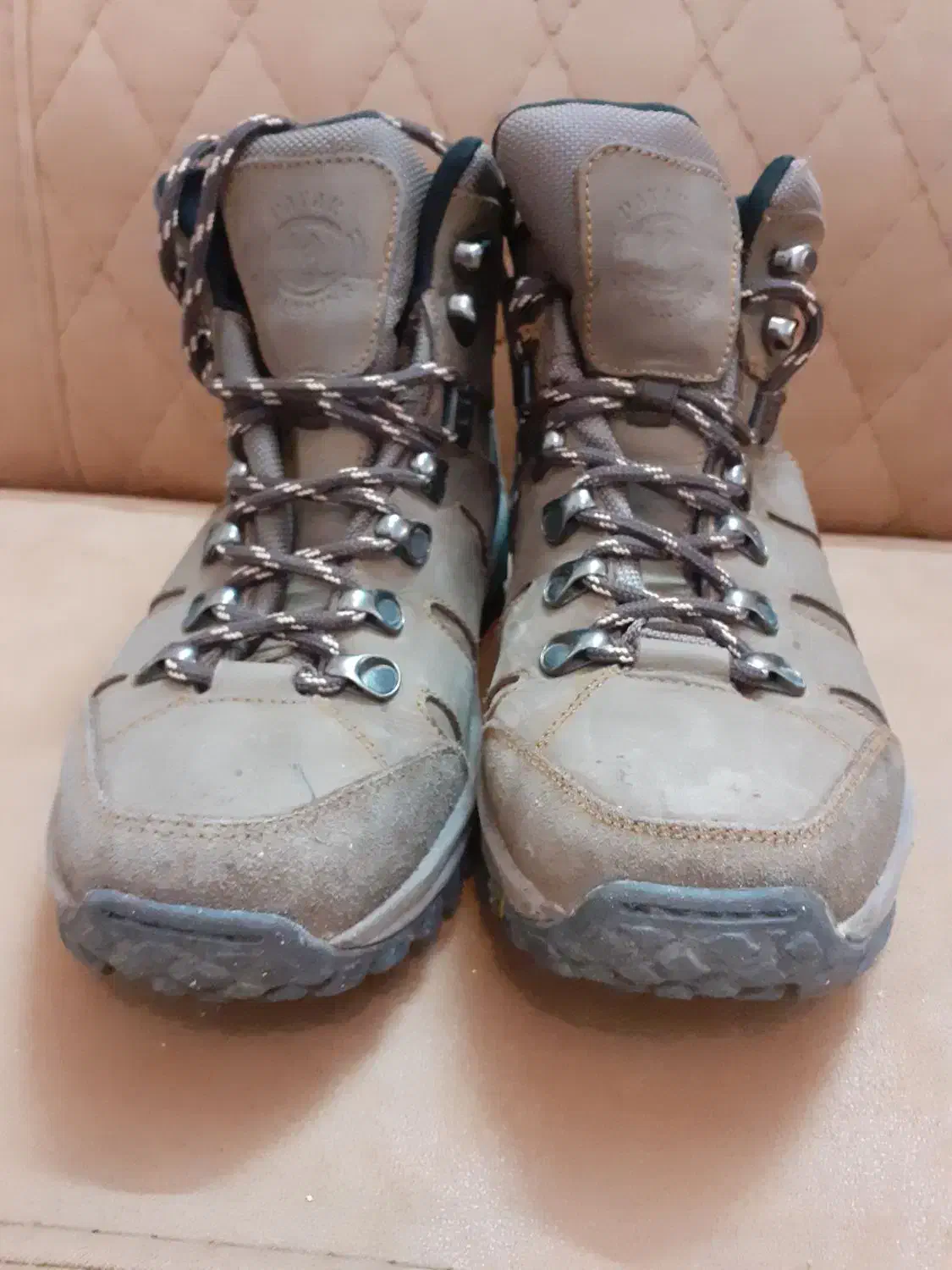 کفش کوهپیمایی سایز ۳۸ و یا ۳۹ بسیار بسیار کم کار|کیف، کفش، کمربند|مشهد, کوی المهدی|دیوار