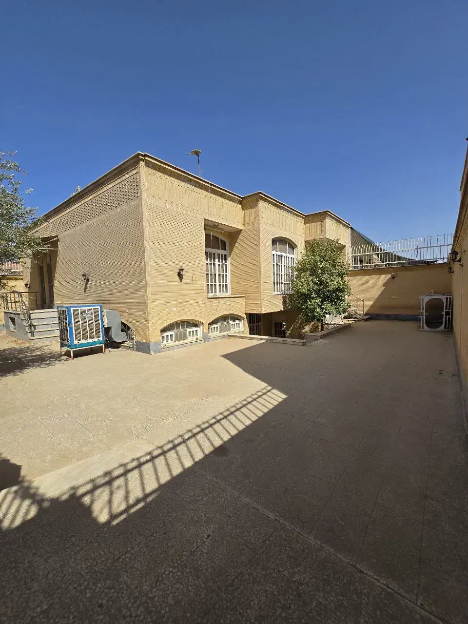 منزل دربست/بر بلوار امام رضا/مناسب مسکونی و اداری|اجارهٔ خانه و ویلا|کاشان, فاز ۲ ناجی آباد|دیوار