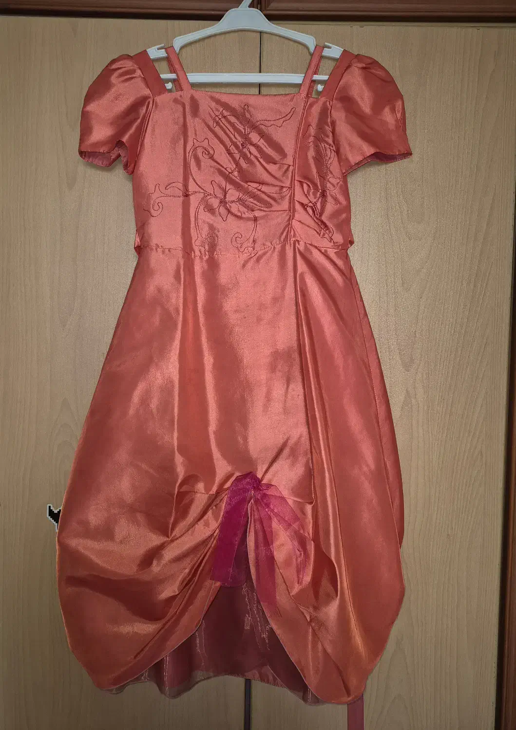 لباس مجلسی بچگانه|کفش و لباس بچه|رشت, کوی جام جم|دیوار