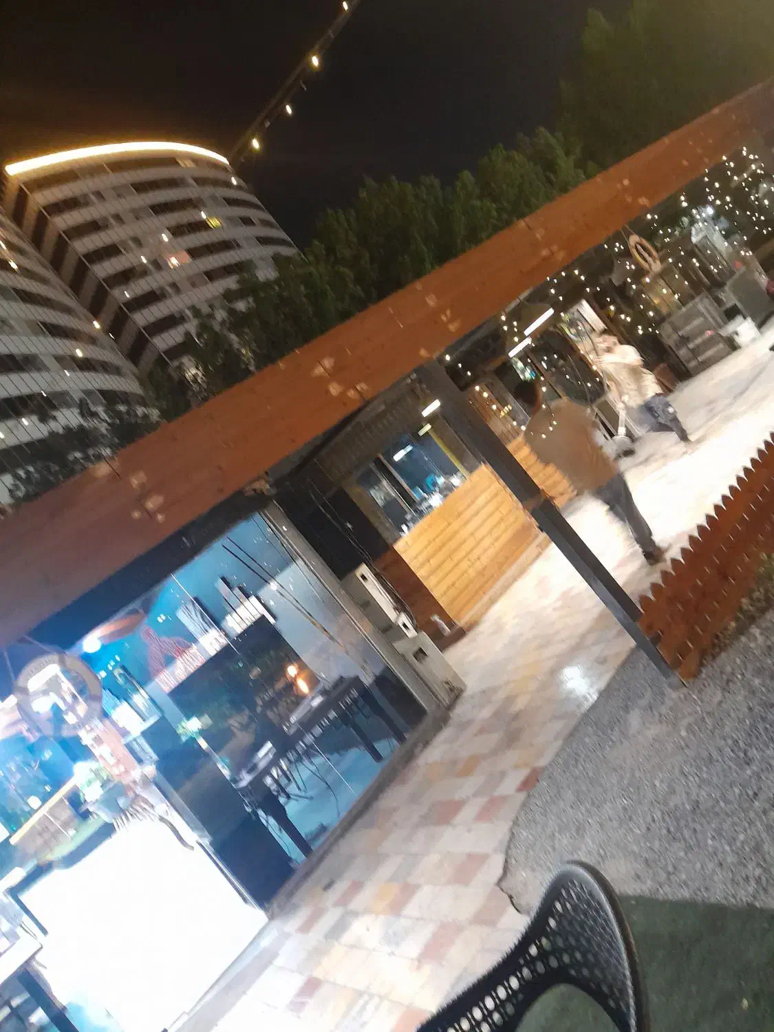 پیتزا زن و گریل کار کافه|استخدام خدمات فروشگاه و رستوران|کیش, |دیوار