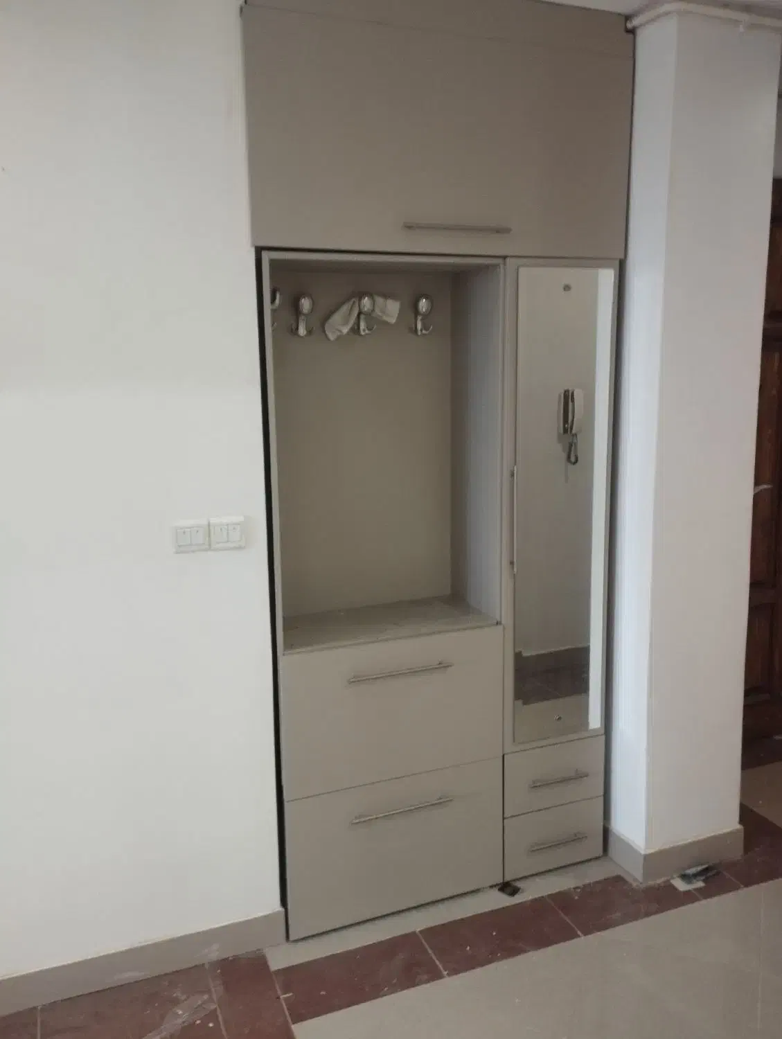 کابینت دست دوم با درب و پنجره|مصالح و تجهیزات ساختمان|قم, سالاریه|دیوار