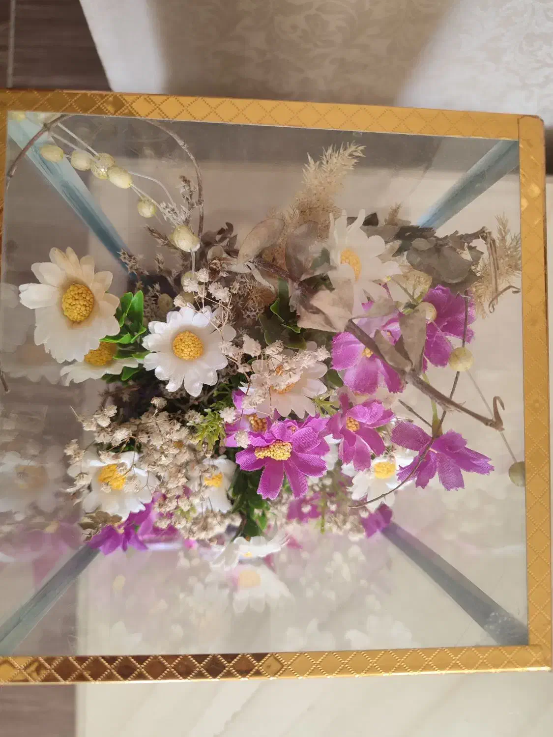 باکس گل با جعبه شیشه ای کادو روز زن|گل مصنوعی|شیراز, درکی|دیوار