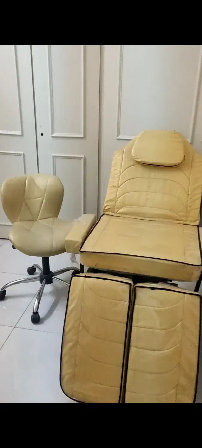 تخت تتو همراه صندلی|آرایشگاه و سالن‌های زیبایی|تهران, شهرک طالقانی|دیوار