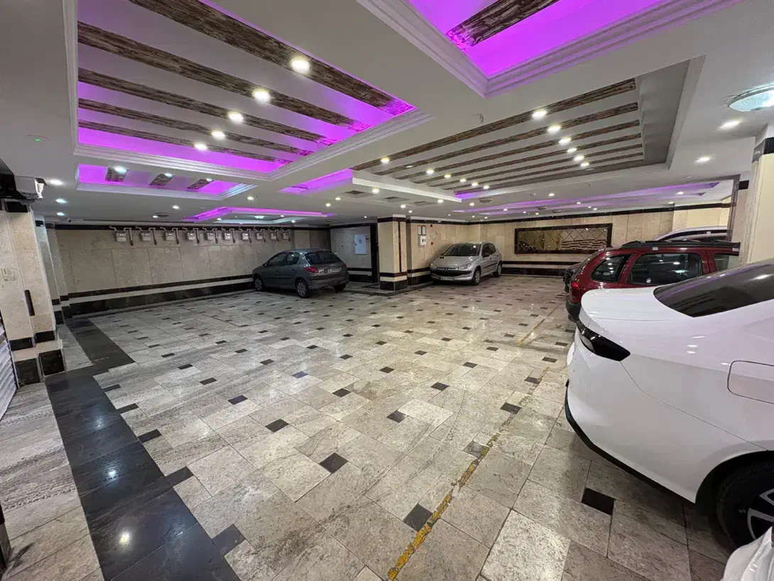 ۸۲ متر ، فول امکانات ، پیروزی