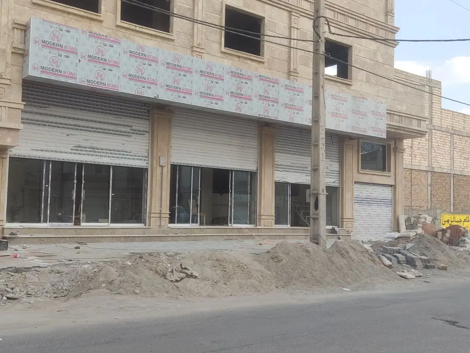 شیشه سکوریت و درب اتوماتیک کرکره برقی|خدمات پیشه و مهارت|زاهدان, |دیوار