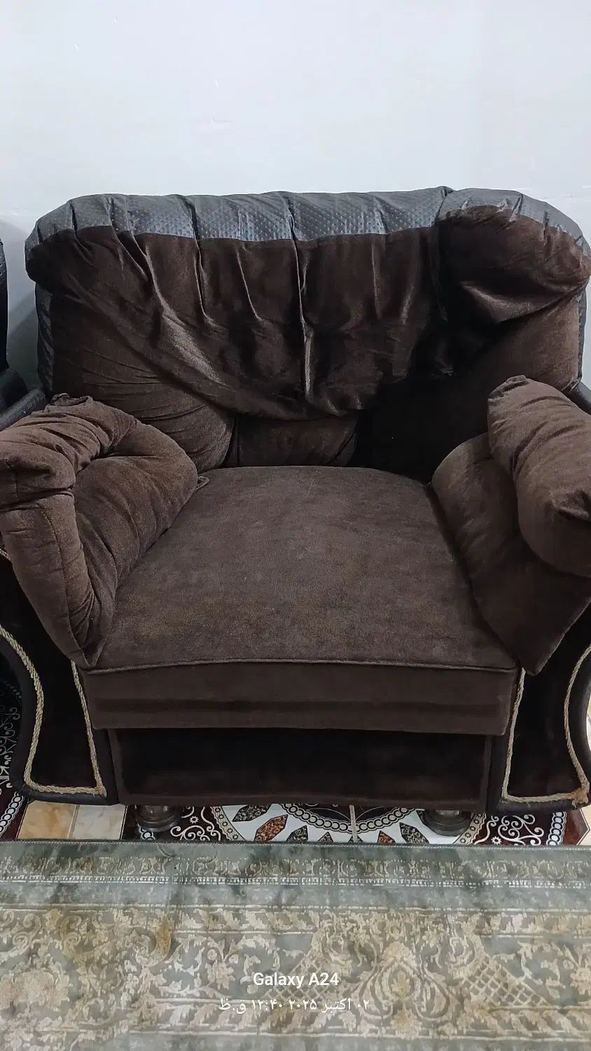 مبل هفت نفره سالم بامیزعسلی|مبلمان خانگی و میز عسلی|رشت, سلیمانداراب|دیوار