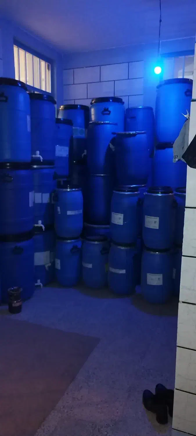 بشکه وگالن|ظروف نگهدارنده، پلاستیکی، یک‌بارمصرف|ساوه, |دیوار