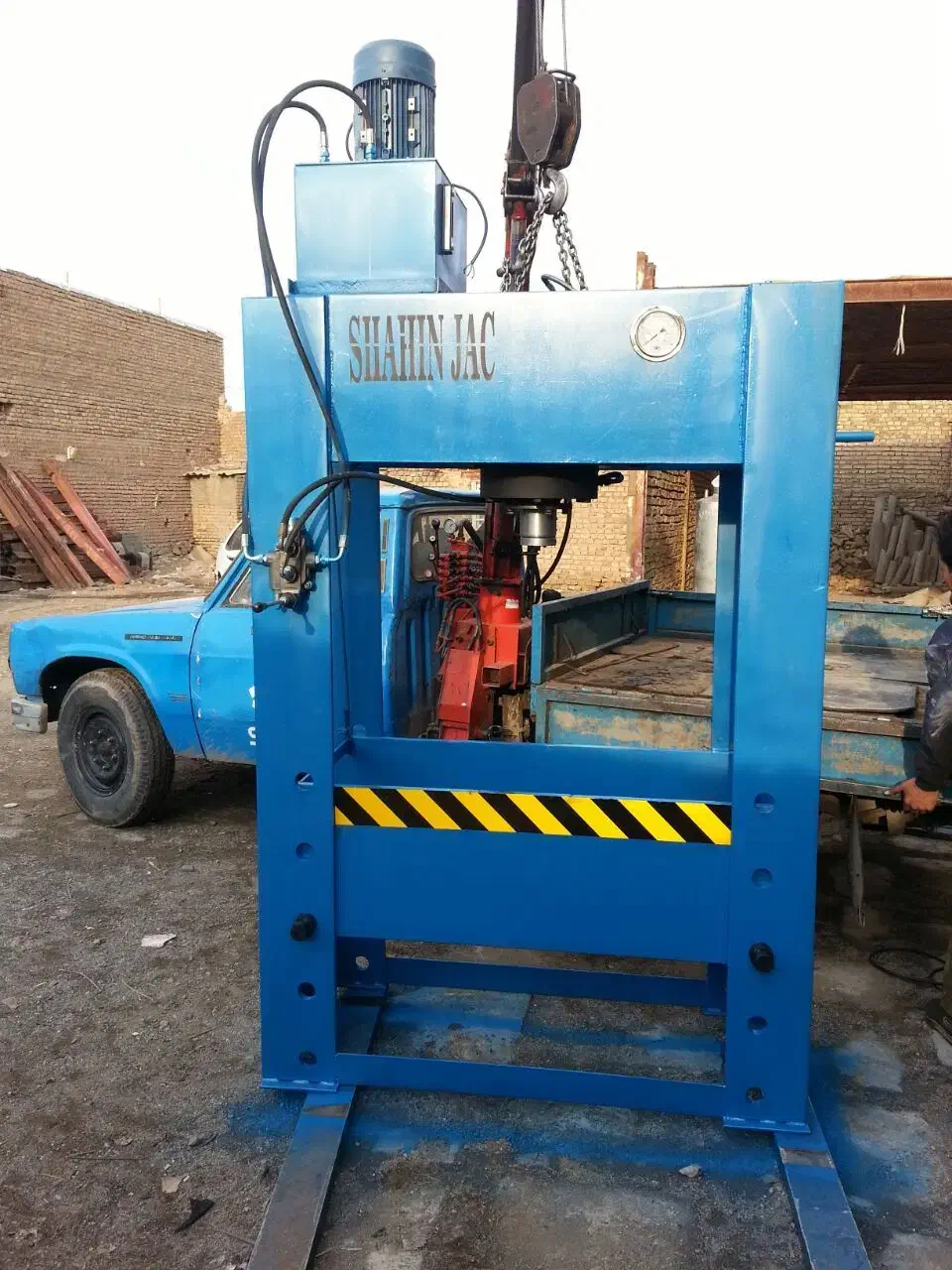 تولید انواع پرس هیدرولیک|ابزارآلات|سبزوار, شهرک صنعتی فرودگاه|دیوار