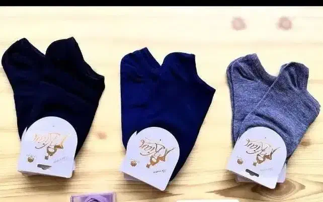 جوراب ساق کوتاه زنانه مفت و با کیفیتت|لباس|اصفهان, احمدآباد|دیوار