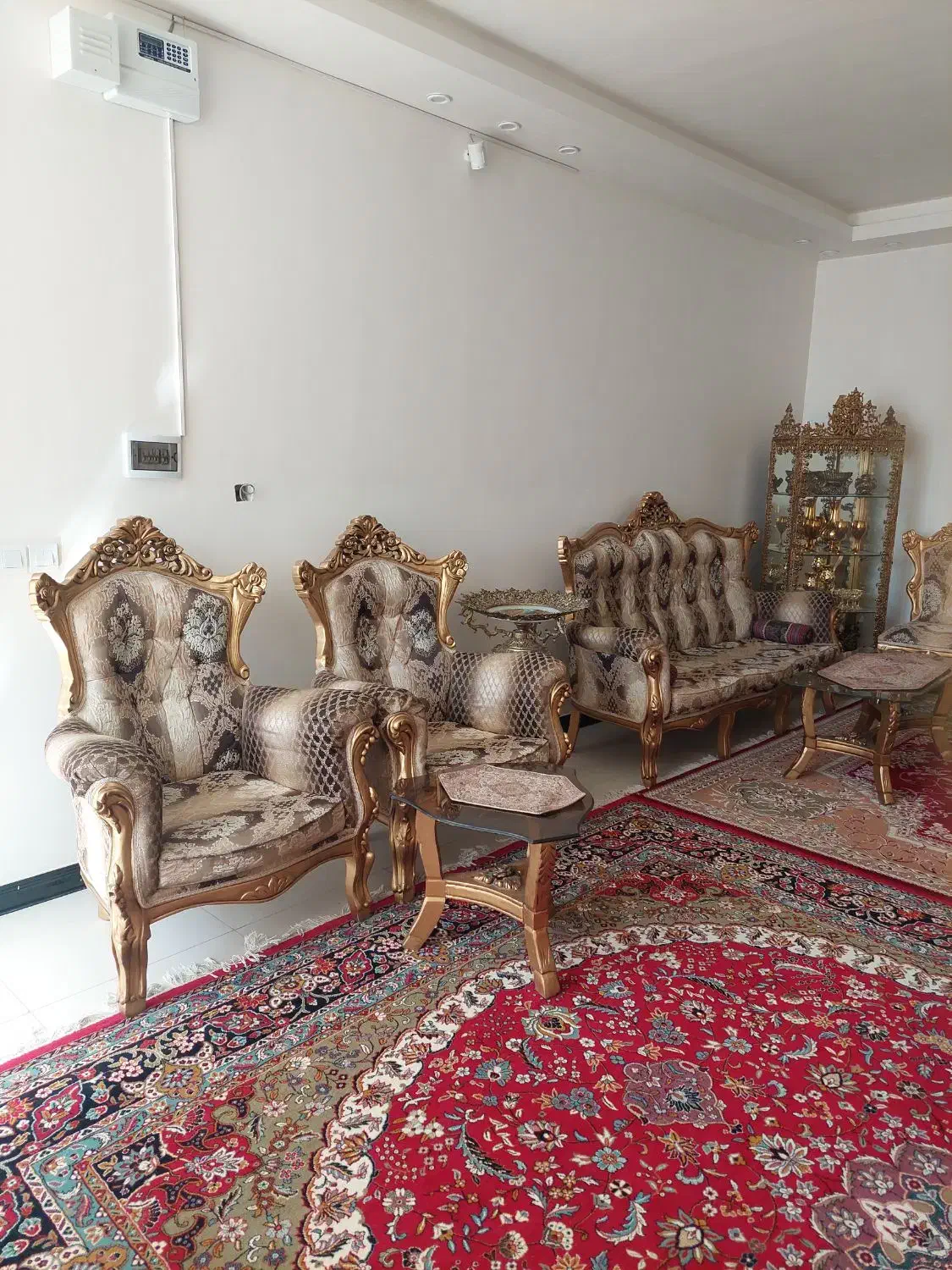 ست کامل وسالم مبل  سلطنتی چوب|مبلمان خانگی و میز عسلی|دورود, |دیوار