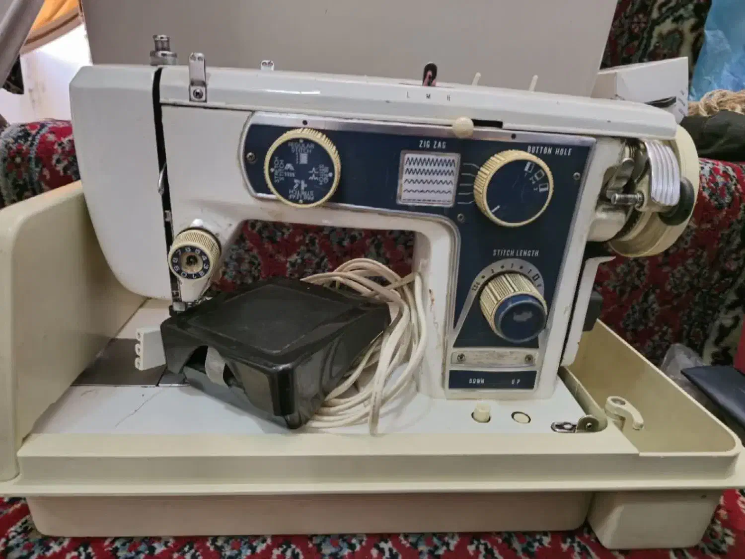 چرخ خیاطی و سردوز|چرخ خیاطی و ریسندگی|قم, چهار امامزاده|دیوار