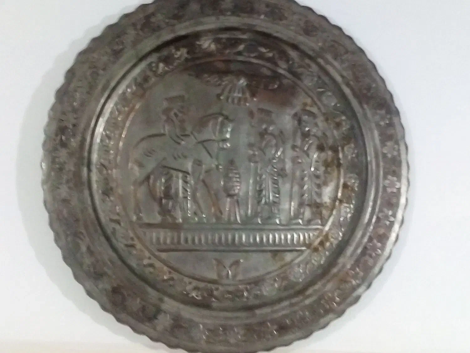 سینی  قلم ززنی  مسی  طرح هخامنشی  قدیمی|کلکسیون اشیاء عتیقه|تهران, شهرک استقلال|دیوار