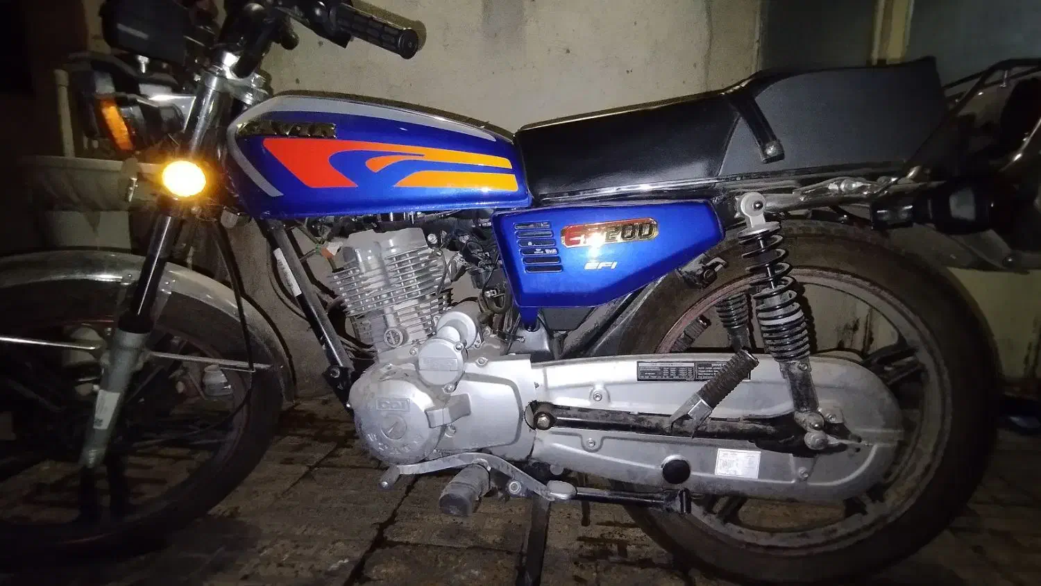 هندا کویر 200Cc|موتورسیکلت|ری, شهادت|دیوار