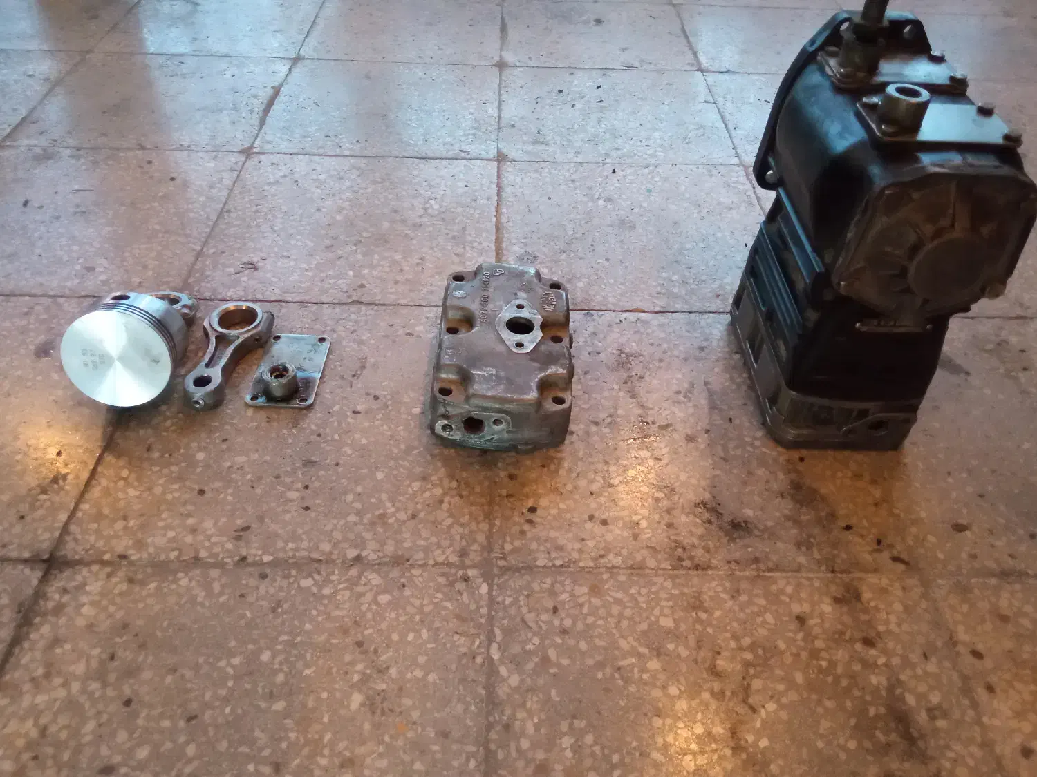 لوازم ولوو ایویکو بنز رومانی لیلاند لندکروز پیکان|قطعات یدکی و لوازم جانبی|شیراز, حومه شیراز|دیوار