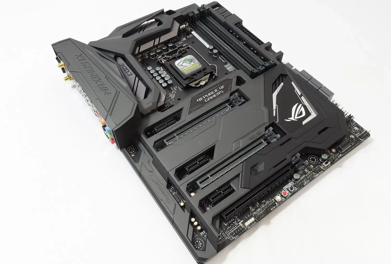 مادربورد خاص و حرفه ای ایسوس ROG MAXIMUS IX   Z270|قطعات و لوازم جانبی رایانه|قم, ارم|دیوار