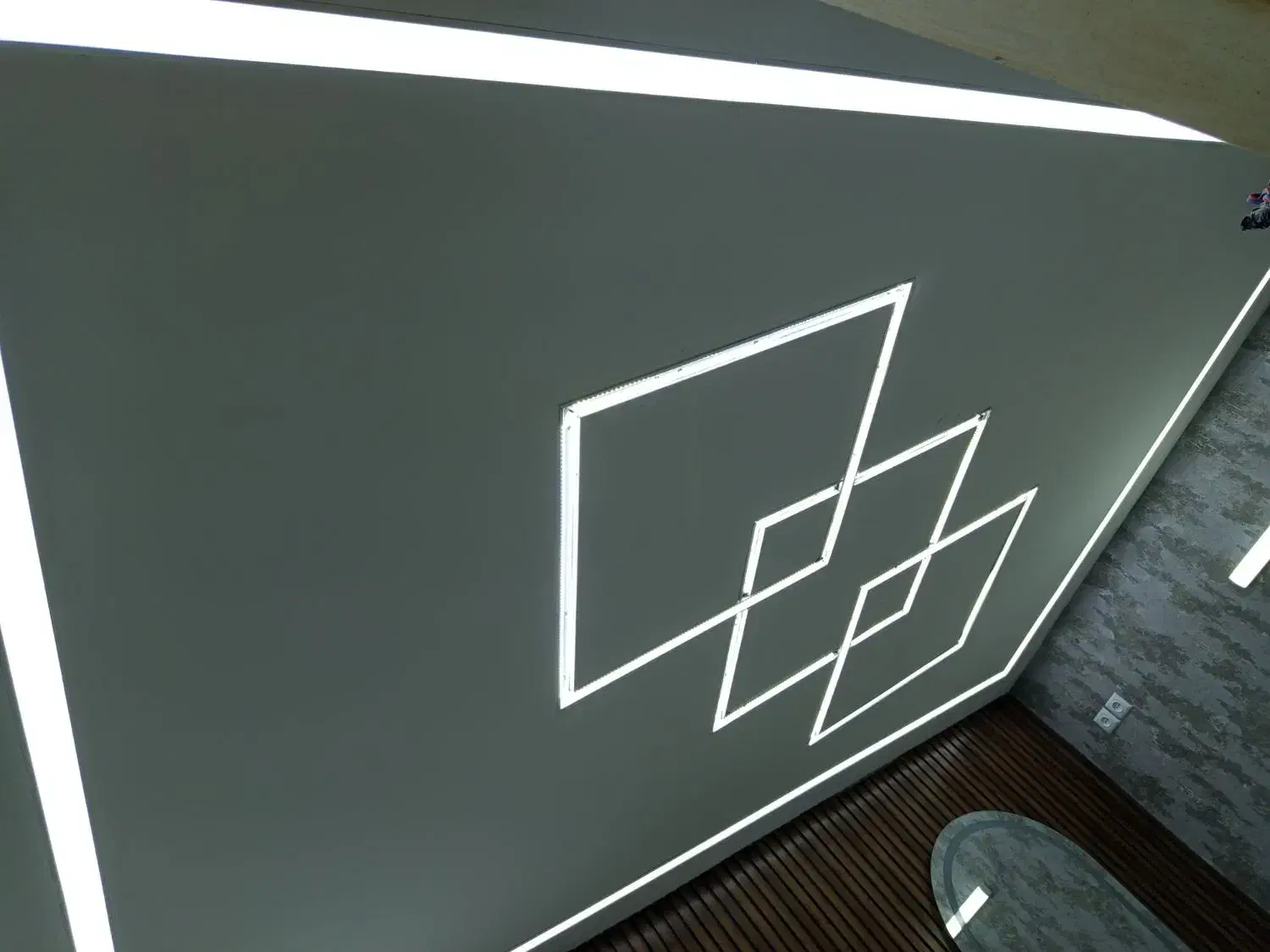 مونتاژ لاین نوری.|ریسه و چراغ تزئینی|شهرضا, |دیوار