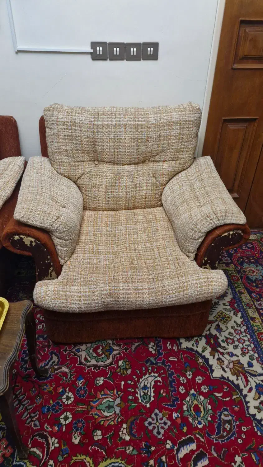 مبل راحتی - نیازمند تعمیر|مبلمان خانگی و میز عسلی|مشکین‌دشت, |دیوار