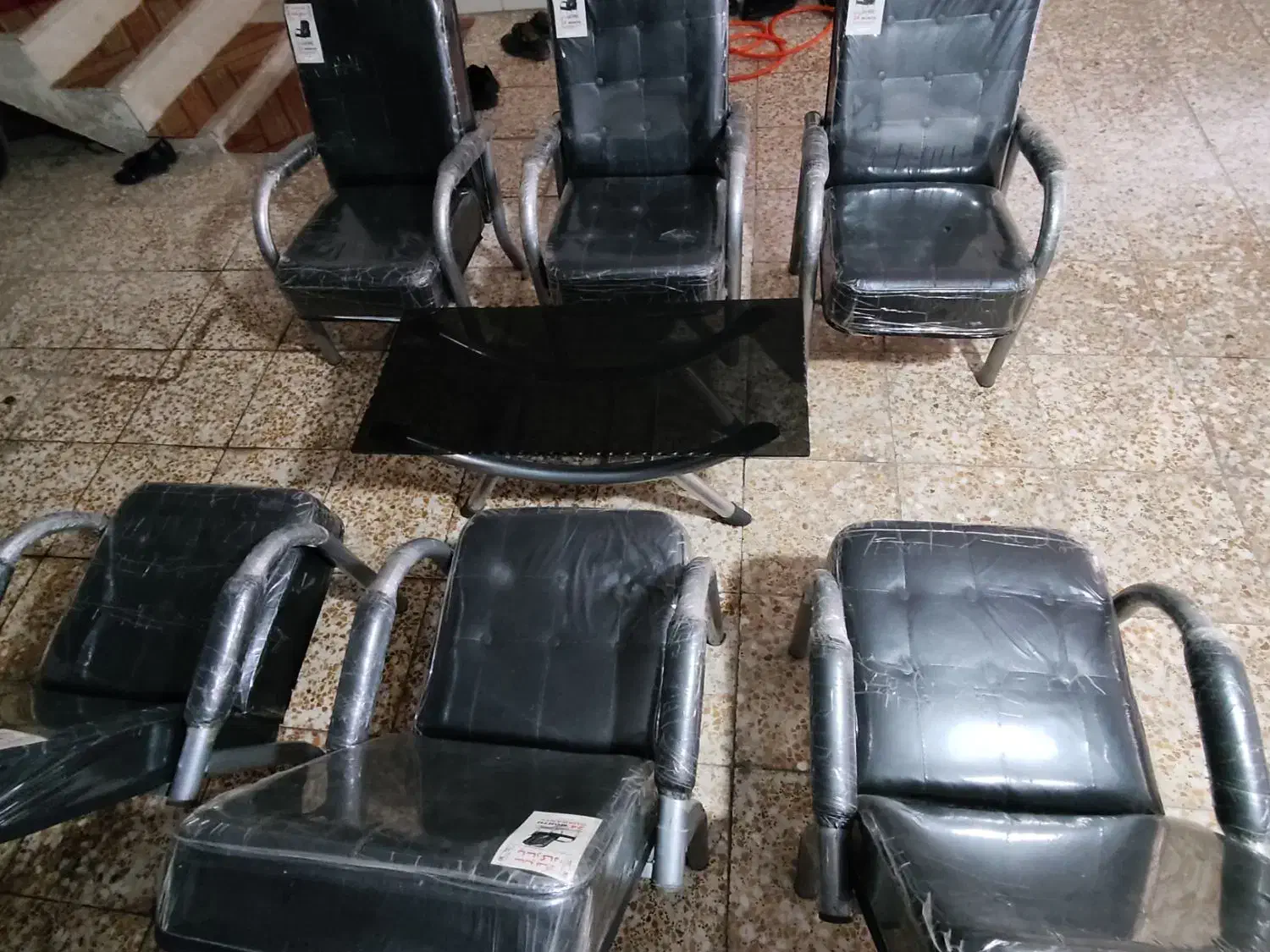 ۶ عدد صندلی انتظار یک عدد میز وسط نو|مبلمان اداری|صباشهر, |دیوار