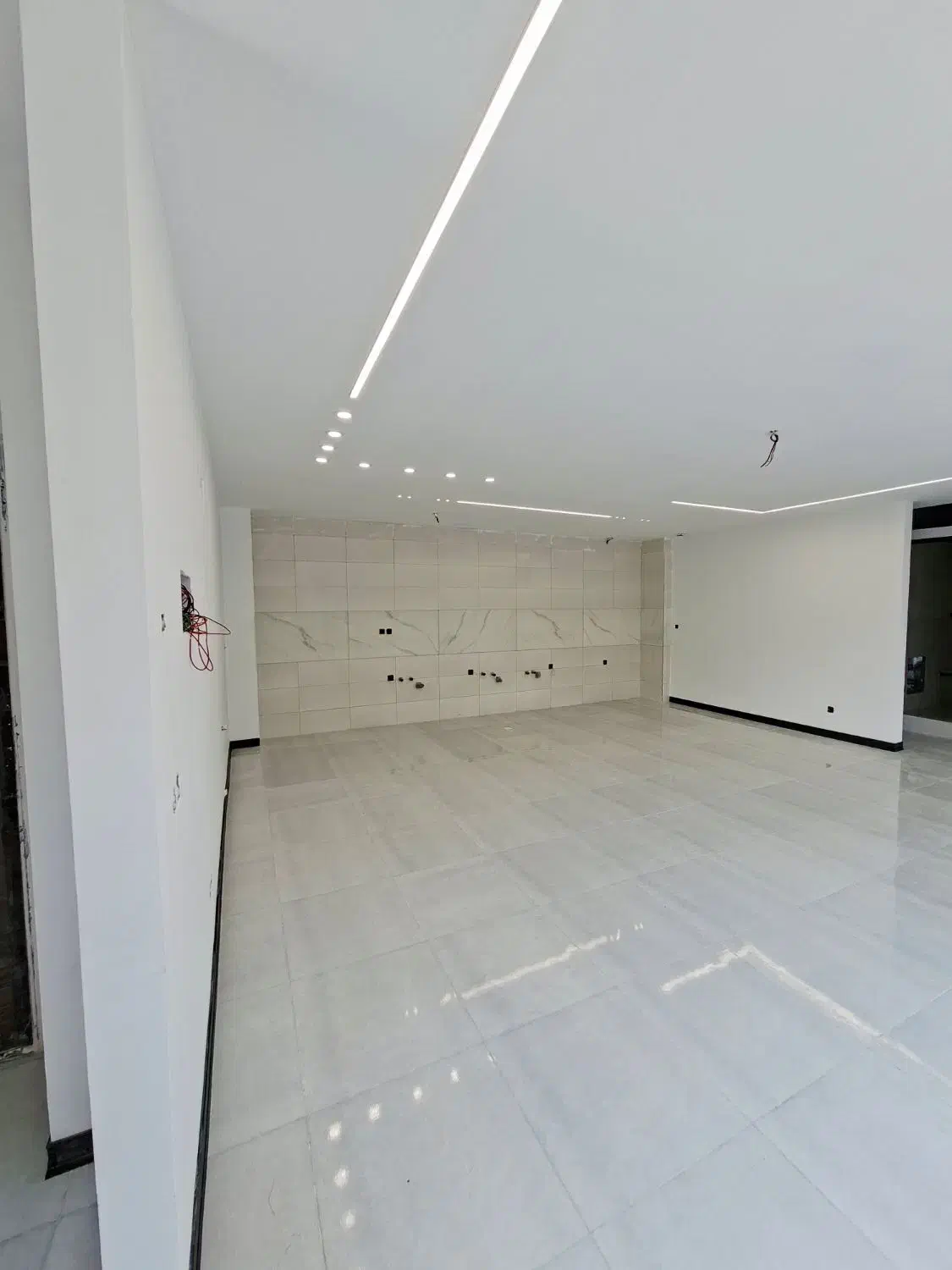 تک واحدی بر خیابان اصلی ۲۴ متری شهرک شهرداری|فروش آپارتمان|اسدآباد, |دیوار