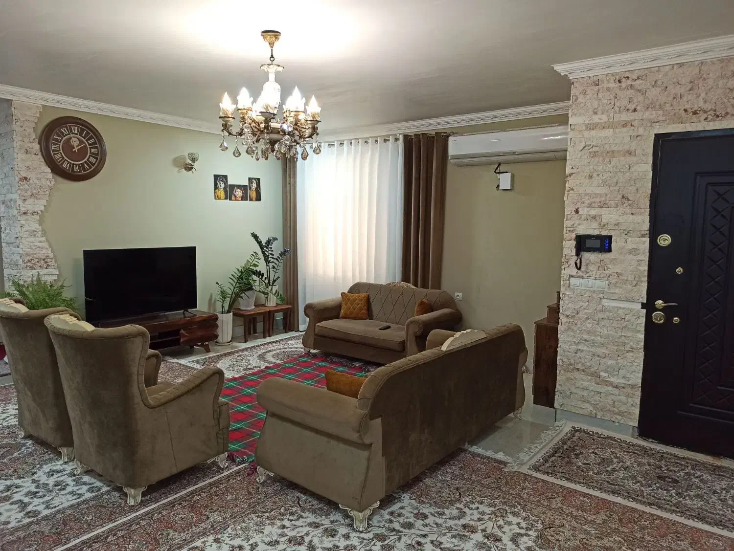 مبل تمیز در حد نو|مبلمان خانگی و میز عسلی|جم, |دیوار